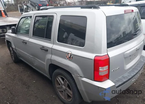 2008 Jeep Patriot Sport z USA, uszkodzony, nr VIN 1J8FF28W08D555461